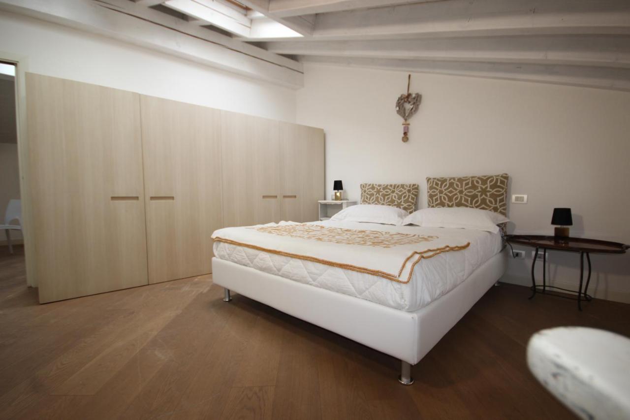 Appartement Mansarda Di Alice à Desenzano del Garda Extérieur photo