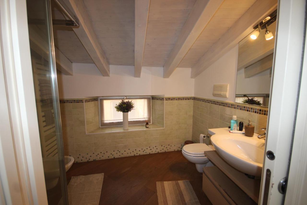Appartement Mansarda Di Alice à Desenzano del Garda Extérieur photo