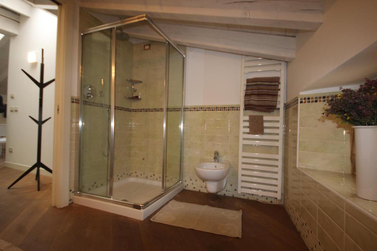 Appartement Mansarda Di Alice à Desenzano del Garda Extérieur photo